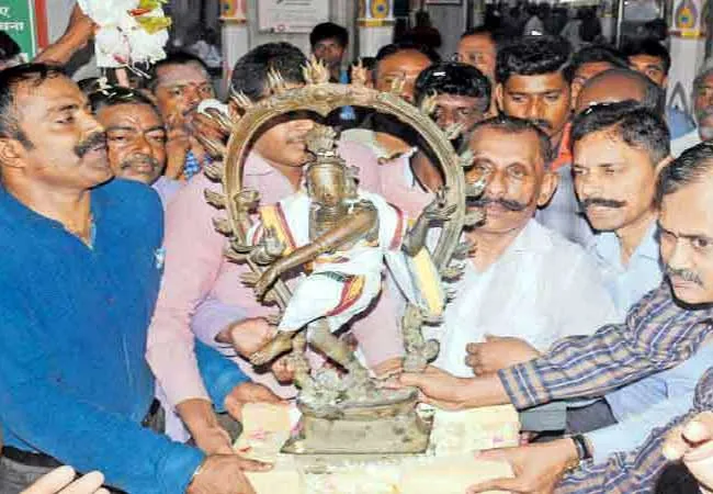 lord statue pon manickavel ips investigation chennai high court 